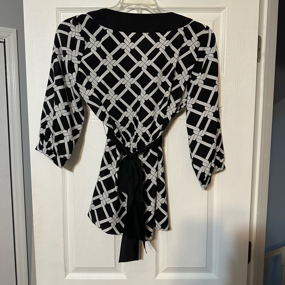 Calvin Klein Link Pattern Blouse - Picture 8 of 14